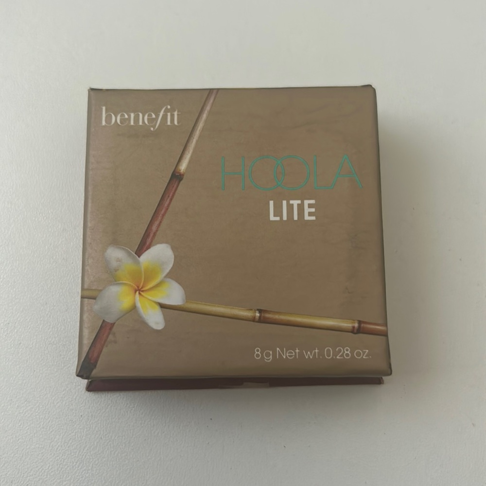 Benefit Hoola Lite Bronzer
